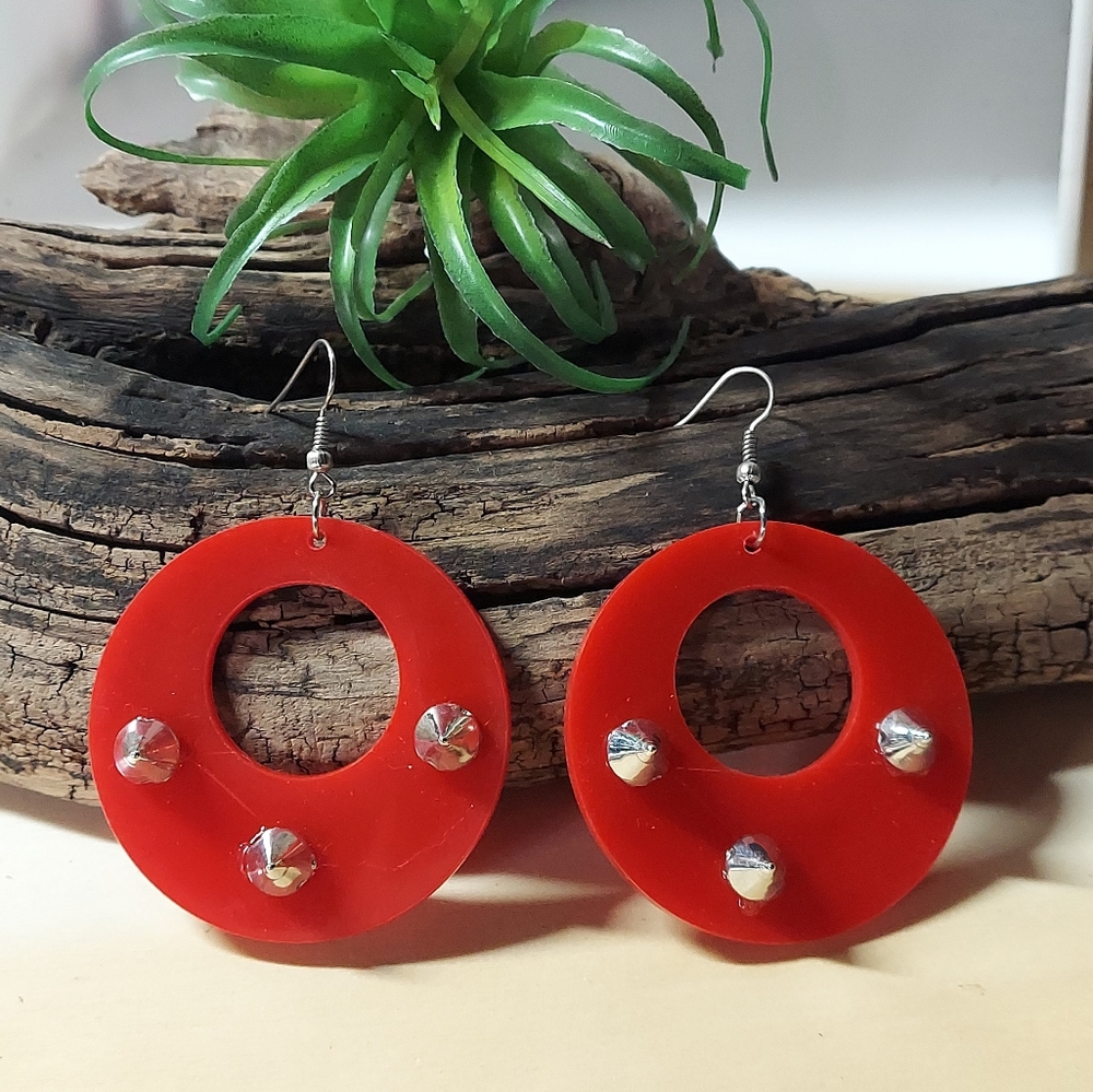 E1424 Red Circle Drop Earrings w/ Silver Spikes